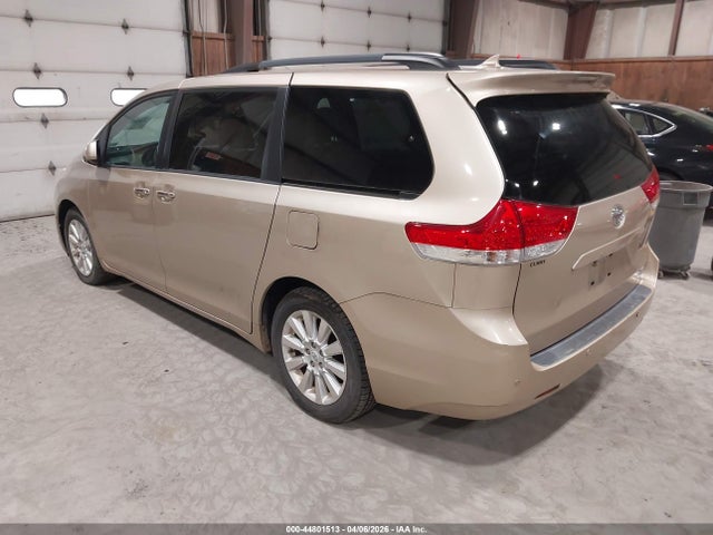 2011 TOYOTA SIENNA 5TDDK3DC0BS026244 Photo 2