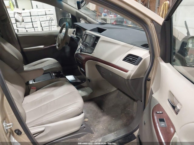 2011 TOYOTA SIENNA 5TDDK3DC0BS026244 Photo 4