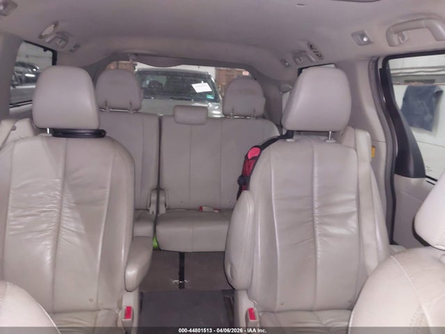 2011 TOYOTA SIENNA 5TDDK3DC0BS026244 Photo 7