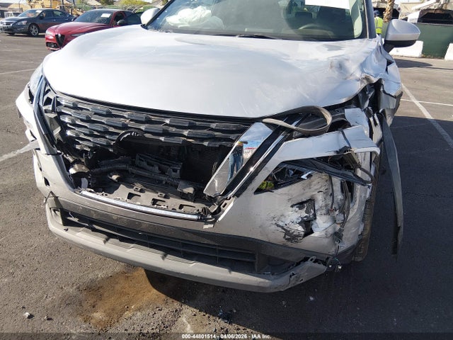 JN8BT3BA3PW415736 Nissan Rogue Sv Fwd