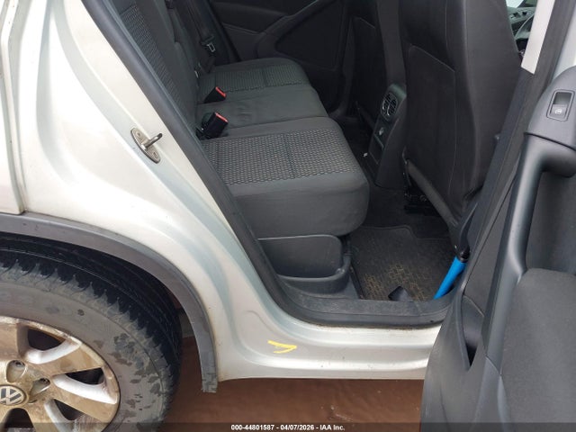 44801587 :رقم المزاد ، WVGAV7AXXAW525961 vin ، 2010 Volkswagen Tiguan S مزاد بيع