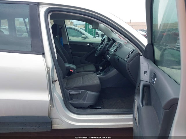 44801587 :رقم المزاد ، WVGAV7AXXAW525961 vin ، 2010 Volkswagen Tiguan S مزاد بيع