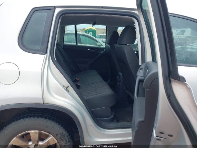 44801587 :رقم المزاد ، WVGAV7AXXAW525961 vin ، 2010 Volkswagen Tiguan S مزاد بيع
