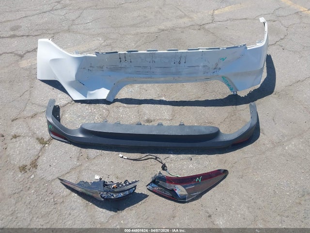 4T1R11AK1NU688015 Toyota CAMRY LE