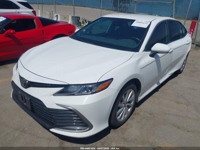 4T1R11AK1NU688015 Toyota CAMRY LE