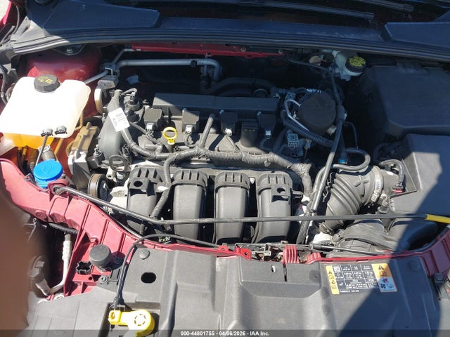 1FADP3K25FL267077 Ford FOCUS SE