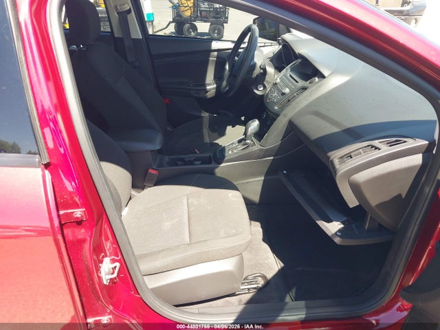 1FADP3K25FL267077 Ford FOCUS SE