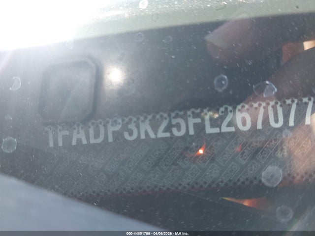 1FADP3K25FL267077 Ford FOCUS SE