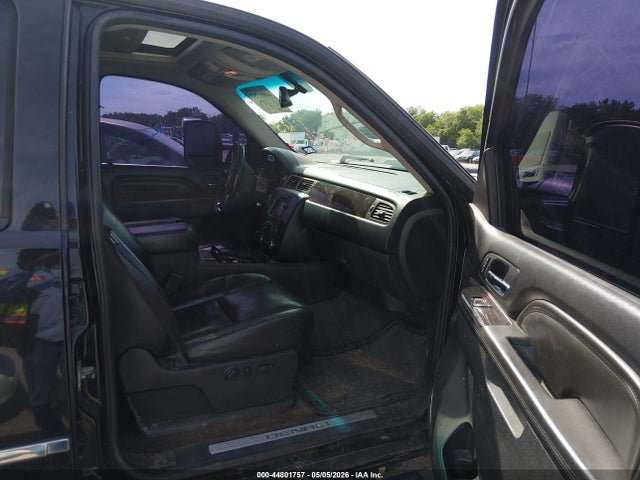 44801757 :رقم المزاد ، 1GT125C89BF153263 vin ، 2011 Gmc Sierra 2500hd Denali مزاد بيع