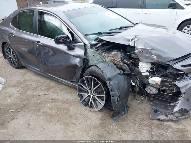 44801840 :رقم المزاد ، 4T1G11BK7MU045964 vin ، 2021 Toyota Camry Se Awd مزاد بيع