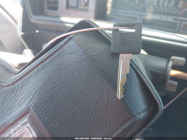 1985 Oldsmobile Cutlass Supreme მანქანა იყიდება აუქციონზე, vin: 1G3GR69A2FR390381, აუქციონის ნომერი: 44801860