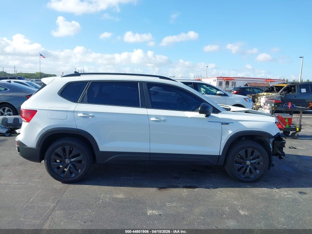 Продаж на аукціоні авто 2022 Volkswagen Taos 1.5t S, vin: 3VVCX7B26NM098263, номер лоту: 44801906