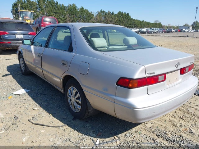 1999 TOYOTA CAMRY 4T1BG22K8XU418870 Photo 2
