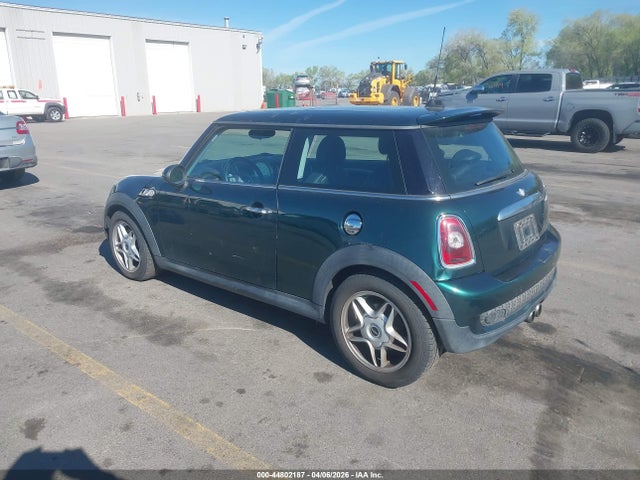 2007 MINI COOPER S WMWMF73527TL92968 Photo 2