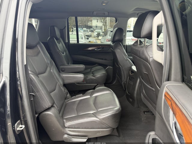 Продажа на аукционе авто 2018 Cadillac Escalade Esv, vin: 1GYS4GKJ0JR215185, номер лота: 44802307