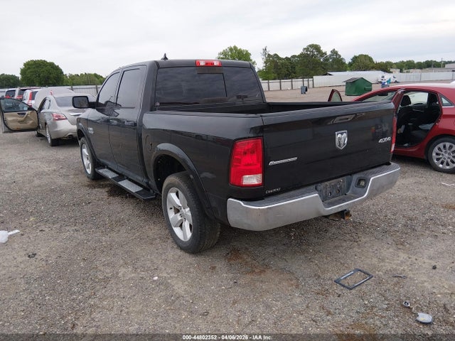 2015 RAM 1500 1C6RR7LG2FS749532 Photo 2