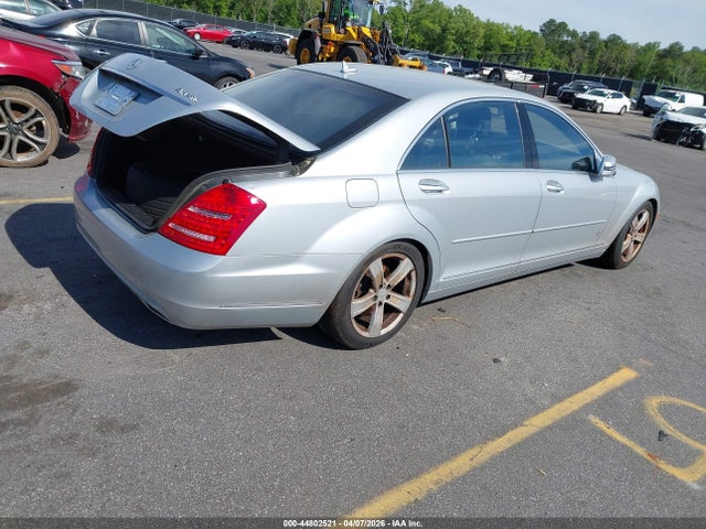 2010 MERCEDES-BENZ S 550 WDDNG8GB1AA336801 Photo 3