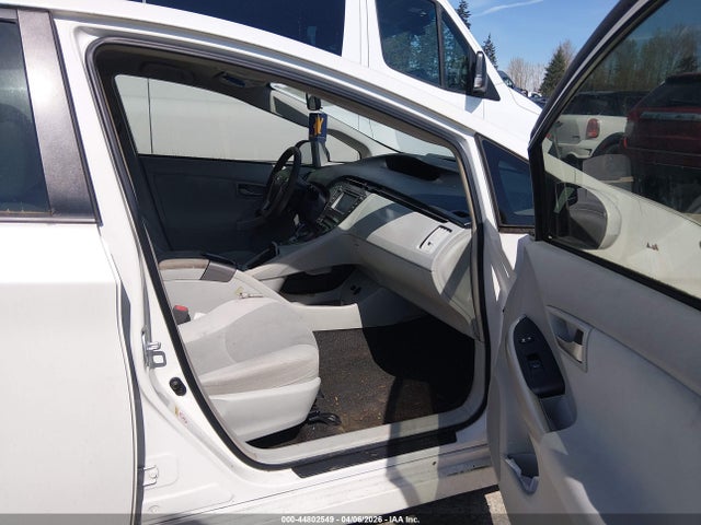 JTDKN3DU4E1761818 Toyota Prius Three