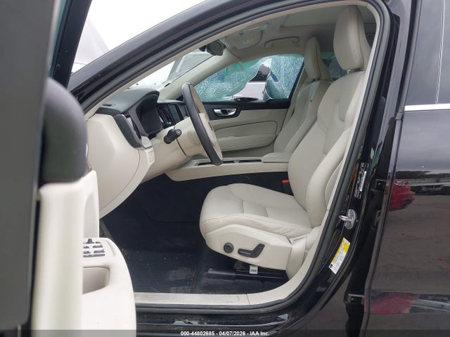 2023 Volvo Xc60 B5 Plus Bright Theme მანქანა იყიდება აუქციონზე, vin: YV4L12RN8P1356914, აუქციონის ნომერი: 44802685