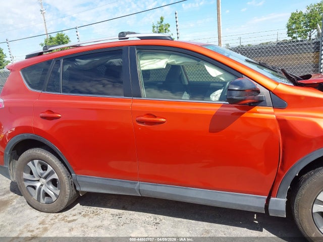 JTMZFREV1GJ064678 Toyota RAV4 LE