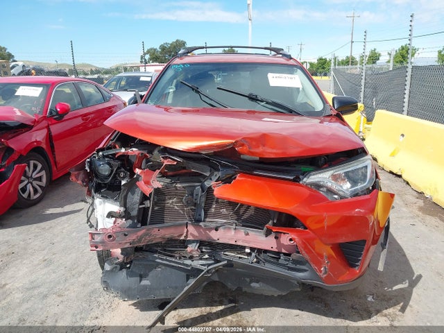 JTMZFREV1GJ064678 Toyota RAV4 LE