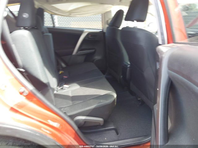 JTMZFREV1GJ064678 Toyota RAV4 LE