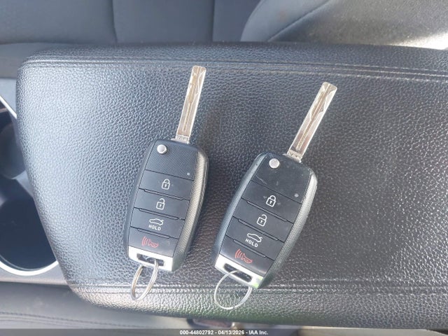 KNAGM4A77F5552092 KIA Optima Lx