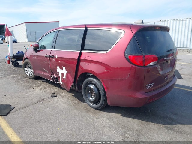 2021 CHRYSLER VOYAGER 2C4RC1AG3MR526439 Photo 2