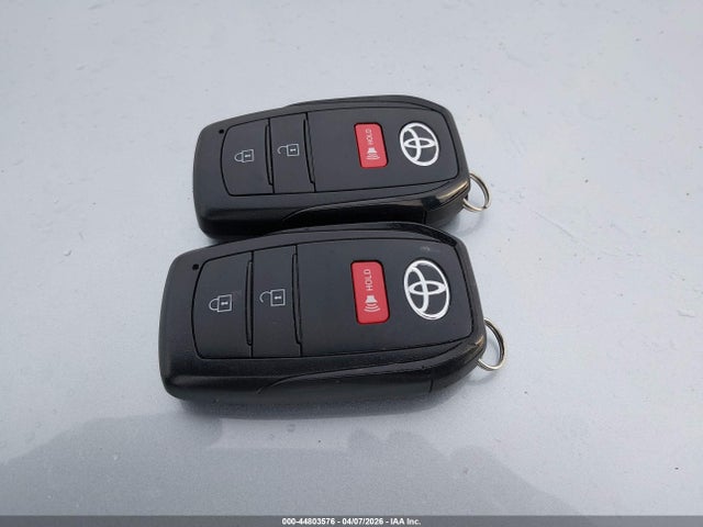 2025 Toyota Corolla Cross Le მანქანა იყიდება აუქციონზე, vin: 7MUCAABG4SV133067, აუქციონის ნომერი: 44803576
