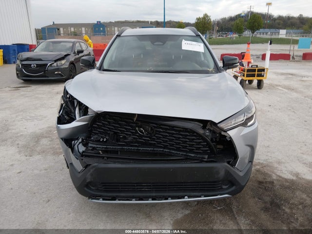 2025 Toyota Corolla Cross Le მანქანა იყიდება აუქციონზე, vin: 7MUCAABG4SV133067, აუქციონის ნომერი: 44803576