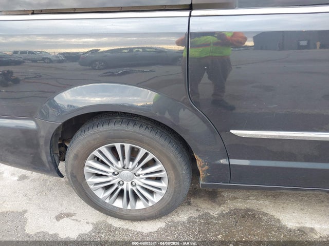 2014 Chrysler Town & Country Touring-l მანქანა იყიდება აუქციონზე, vin: 2C4RC1CG7ER455695, აუქციონის ნომერი: 44803581
