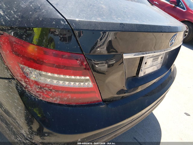 2012 Mercedes-benz C 250 მანქანა იყიდება აუქციონზე, vin: WDDGJ4HB9CF794982, აუქციონის ნომერი: 44803614