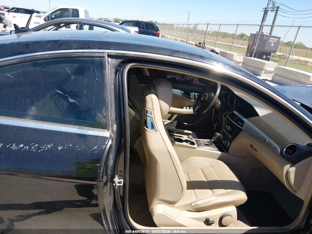 2012 Mercedes-benz C 250 მანქანა იყიდება აუქციონზე, vin: WDDGJ4HB9CF794982, აუქციონის ნომერი: 44803614