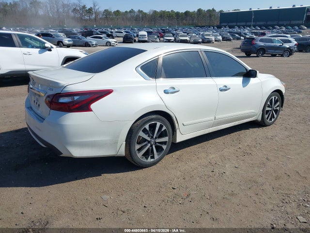 2017 Nissan Altima 2.5 Sr მანქანა იყიდება აუქციონზე, vin: 1N4AL3AP6HN324471, აუქციონის ნომერი: 44803663