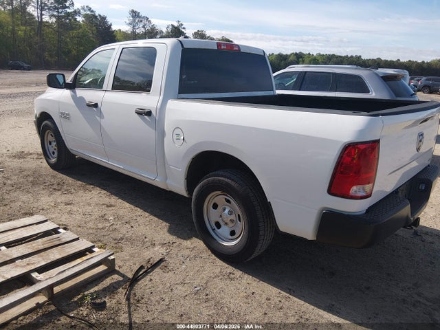 2018 RAM 1500 1C6RR6KG6JS285343 Photo 2