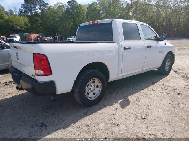 2018 RAM 1500 1C6RR6KG6JS285343 Photo 3