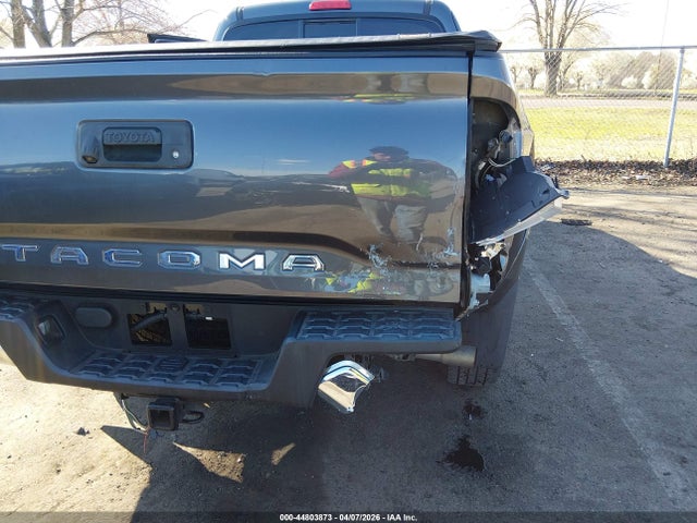2018 Toyota Tacoma Sr5 მანქანა იყიდება აუქციონზე, vin: 5TFSX5EN8JX060638, აუქციონის ნომერი: 44803873
