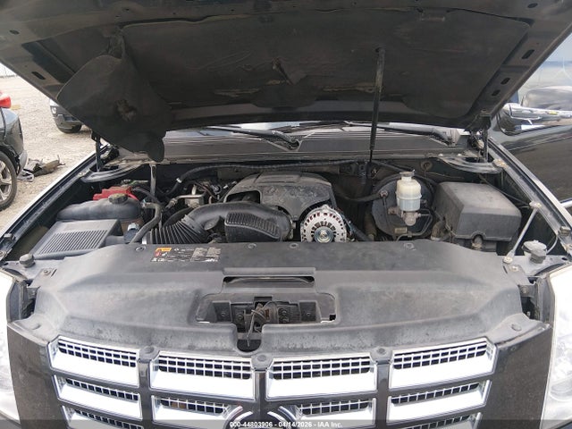 2011 Cadillac Escalade Luxury მანქანა იყიდება აუქციონზე, vin: 1GYS3BEF1BR272963, აუქციონის ნომერი: 44803906