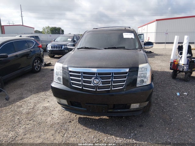 2011 Cadillac Escalade Luxury მანქანა იყიდება აუქციონზე, vin: 1GYS3BEF1BR272963, აუქციონის ნომერი: 44803906