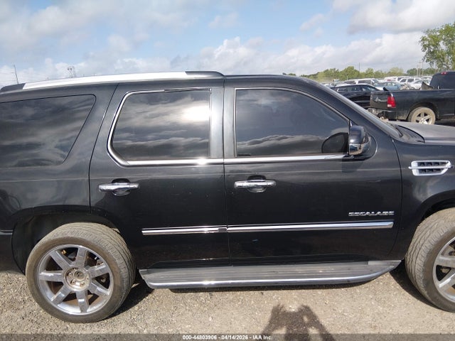 2011 Cadillac Escalade Luxury მანქანა იყიდება აუქციონზე, vin: 1GYS3BEF1BR272963, აუქციონის ნომერი: 44803906