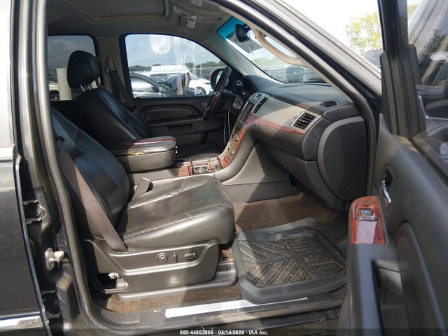 2011 Cadillac Escalade Luxury მანქანა იყიდება აუქციონზე, vin: 1GYS3BEF1BR272963, აუქციონის ნომერი: 44803906