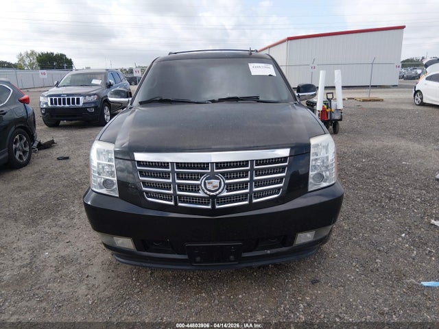 2011 Cadillac Escalade Luxury მანქანა იყიდება აუქციონზე, vin: 1GYS3BEF1BR272963, აუქციონის ნომერი: 44803906