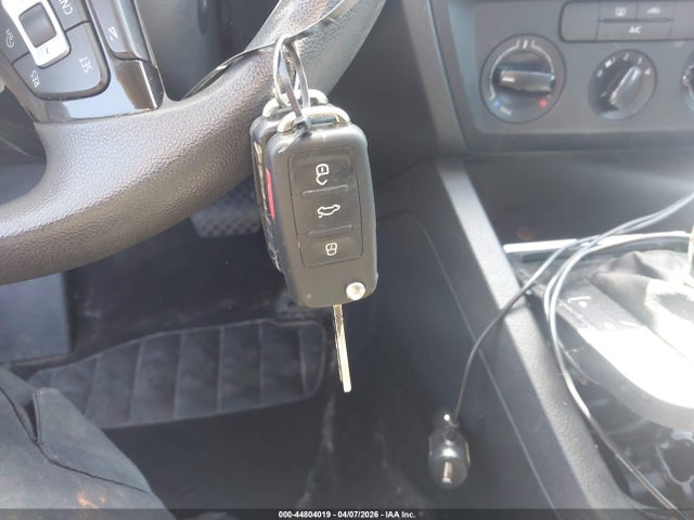 44804019 :رقم المزاد ، 3VW2K7AJ7FM268811 vin ، 2015 Volkswagen Jetta 2.0l S مزاد بيع