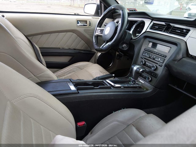 Продаж на аукціоні авто 2010 Ford Mustang V6/v6 Premium, vin: 1ZVBP8EN4A5173965, номер лоту: 44804128