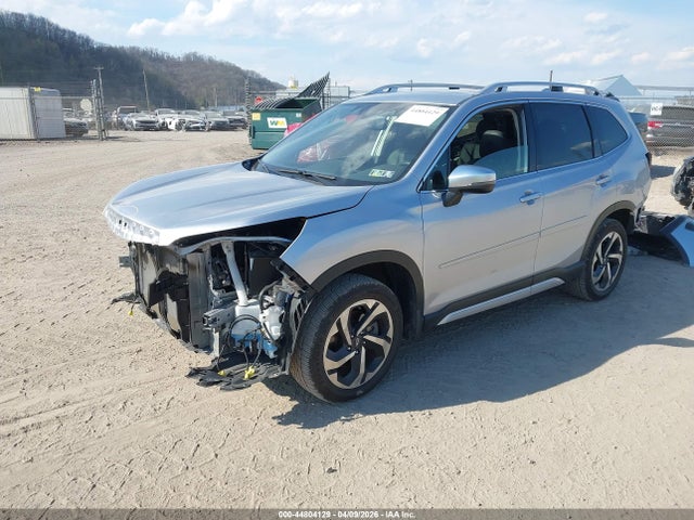44804129 :رقم المزاد ، JF2SKARC8PH496703 vin ، 2023 Subaru Forester Touring مزاد بيع