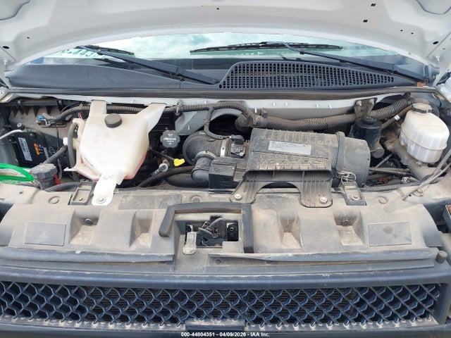 1GAWGEFG2J1212197 Chevrolet Express 2500 Ls