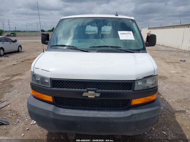 1GAWGEFG2J1212197 Chevrolet Express 2500 Ls