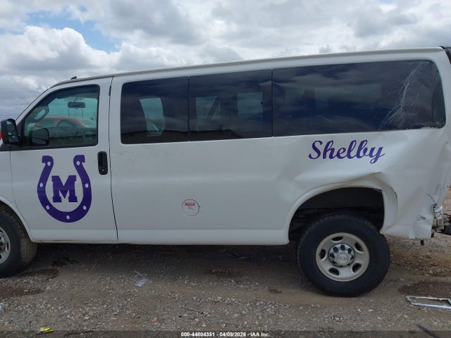 1GAWGEFG2J1212197 Chevrolet Express 2500 Ls