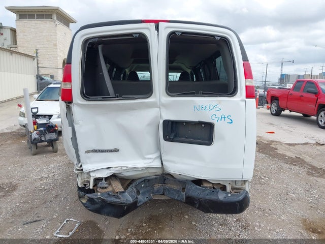 1GAWGEFG2J1212197 Chevrolet Express 2500 Ls
