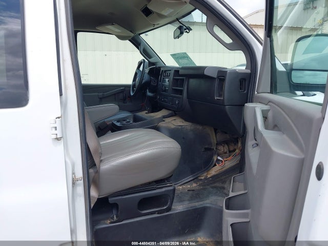 1GAWGEFG2J1212197 Chevrolet Express 2500 Ls